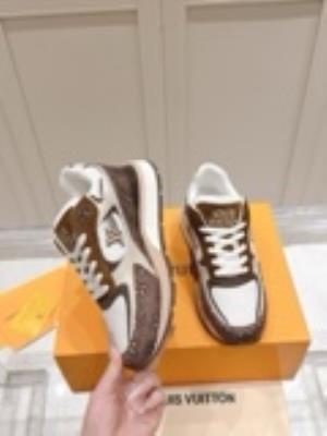 wholesale quality men's louis vuitton run way sneakers model no. 815